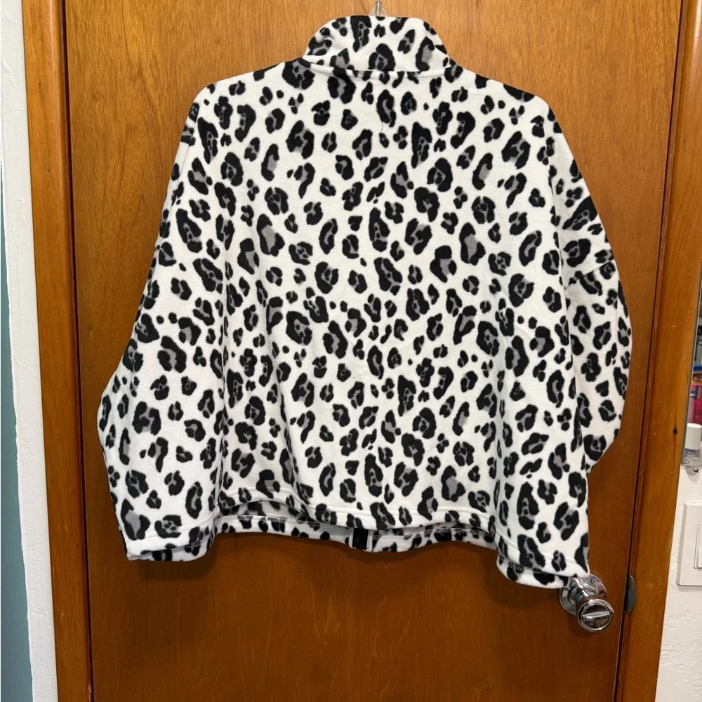 Fabletics Black and White Leopard Polar Fleece Zip-Up - Size 1X - Picture 4 of 7